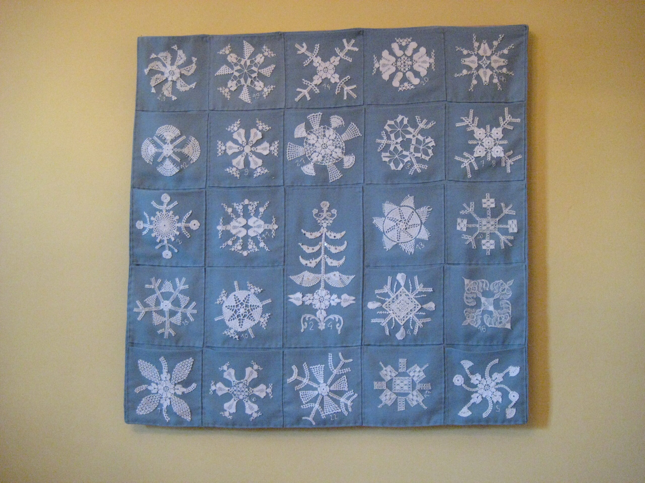 Textiler Adventkalender, Schneeflocken-Applikationen