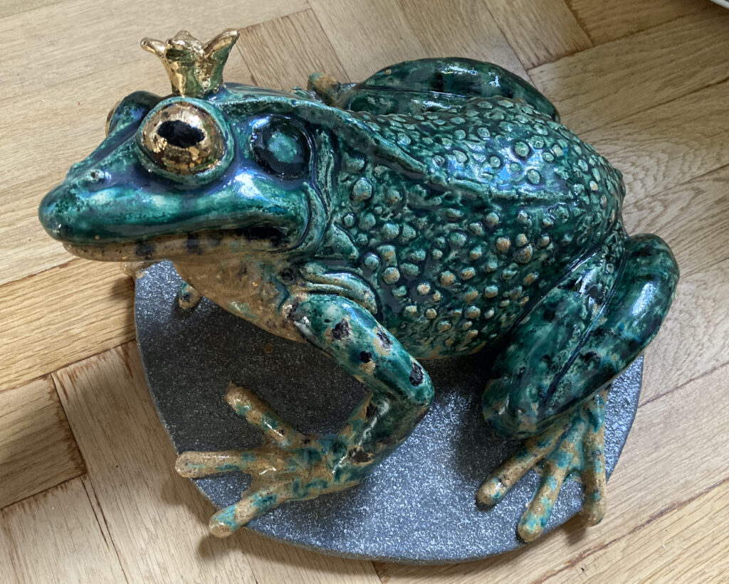 Keramik Froschkönig, 2023, seitlich